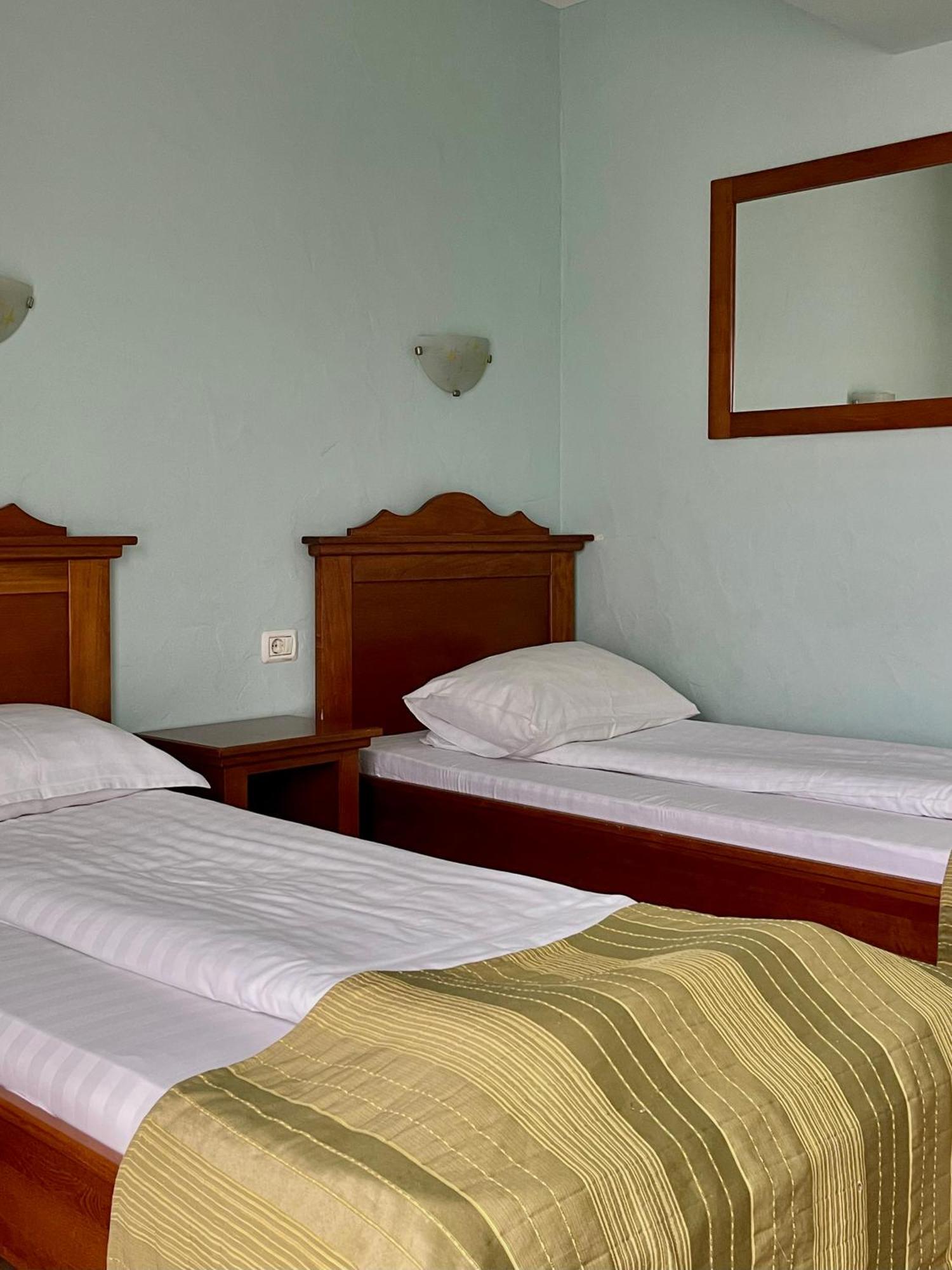 Hotel Lucy Star Cluj-Napoca Exteriör bild
