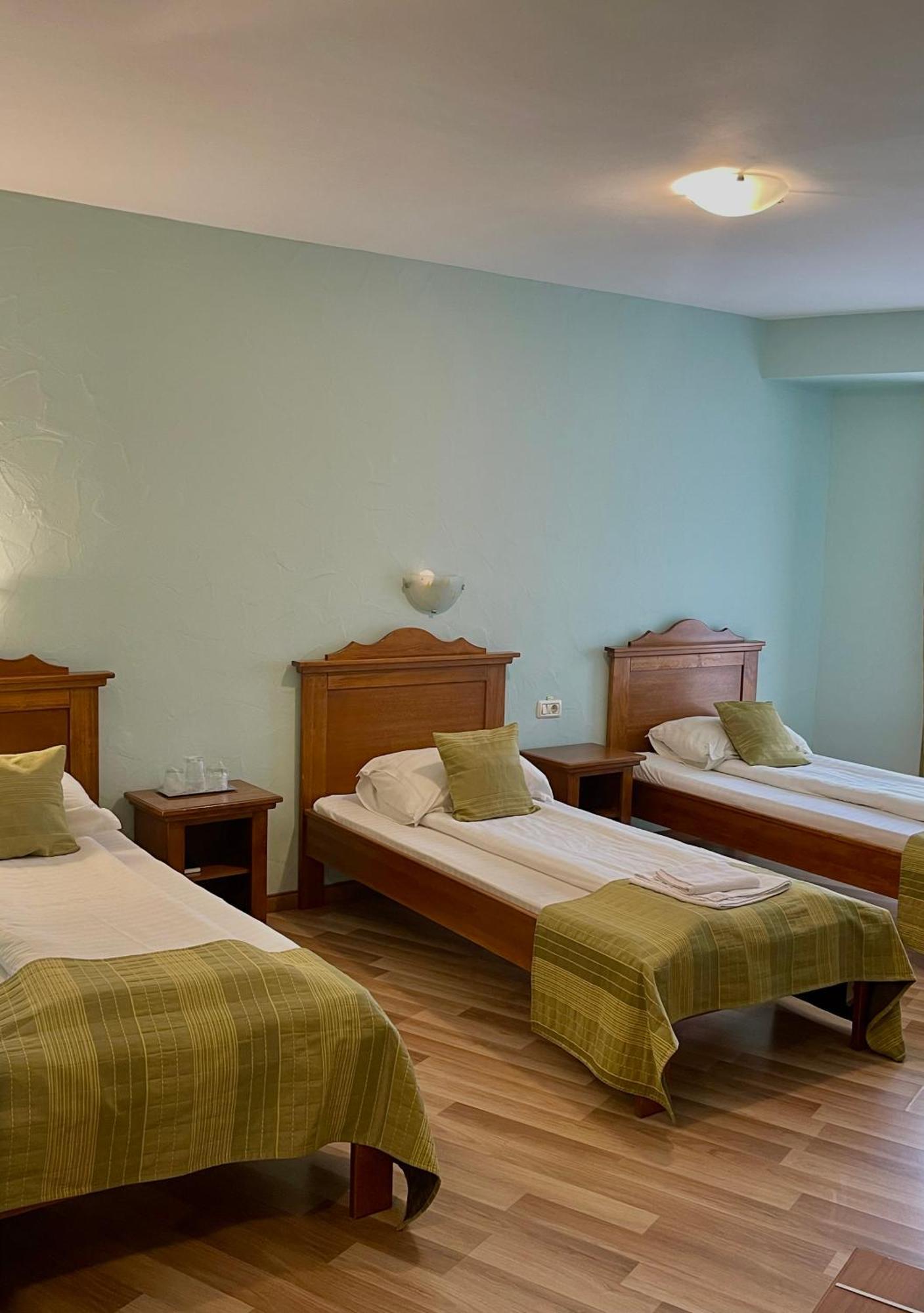 Hotel Lucy Star Cluj-Napoca Exteriör bild
