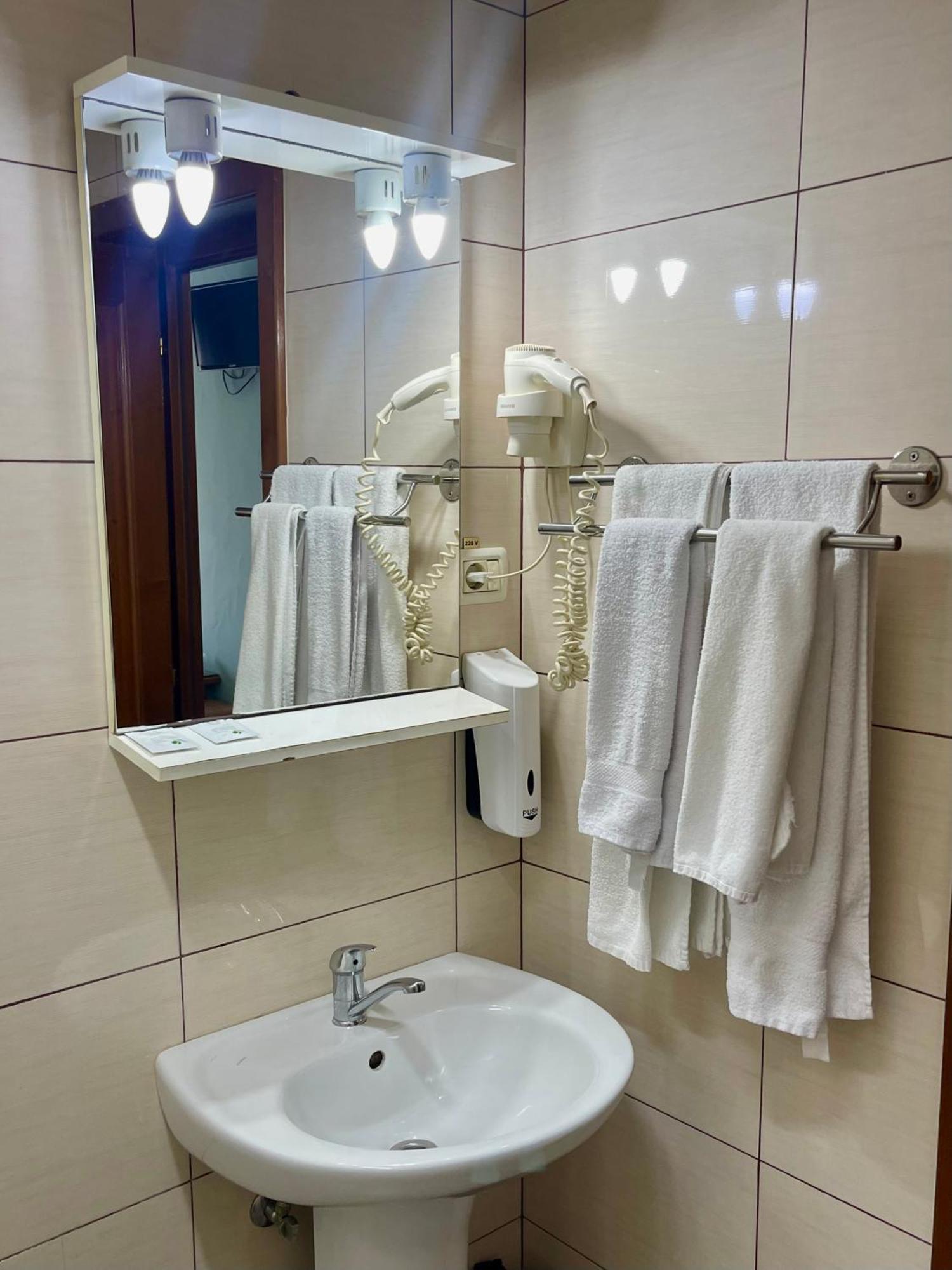 Hotel Lucy Star Cluj-Napoca Exteriör bild