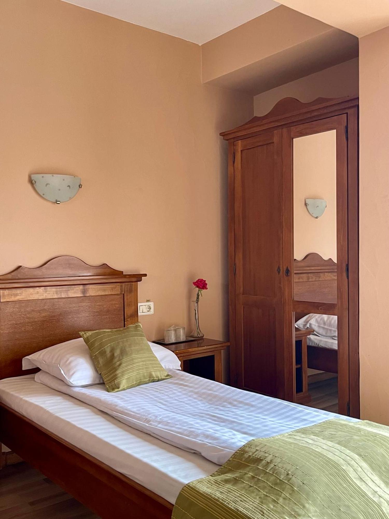 Hotel Lucy Star Cluj-Napoca Exteriör bild