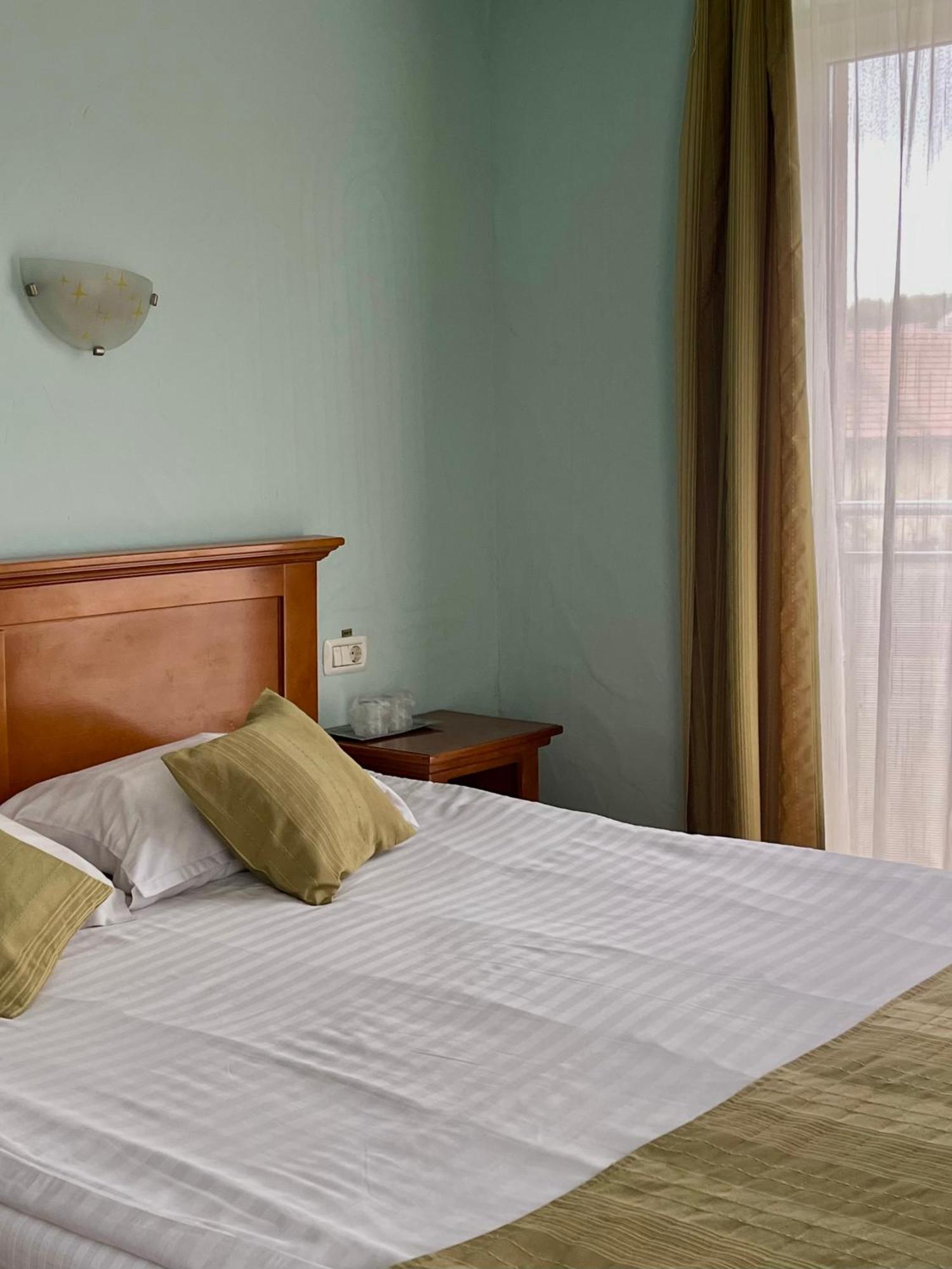 Hotel Lucy Star Cluj-Napoca Exteriör bild