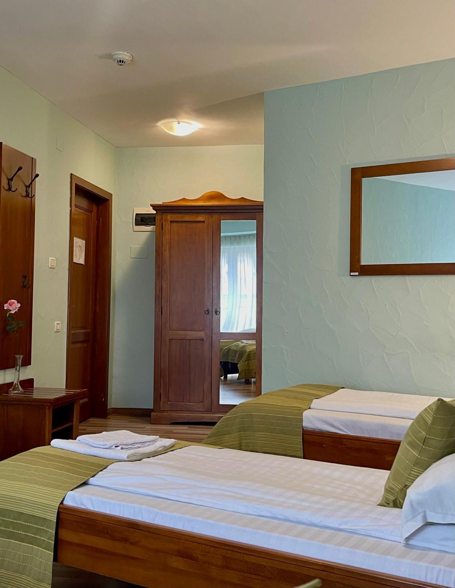 Hotel Lucy Star Cluj-Napoca Exteriör bild