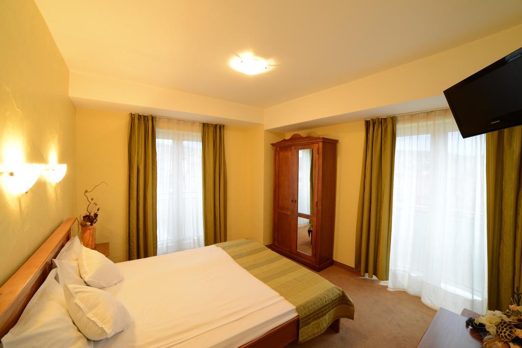 Hotel Lucy Star Cluj-Napoca Exteriör bild